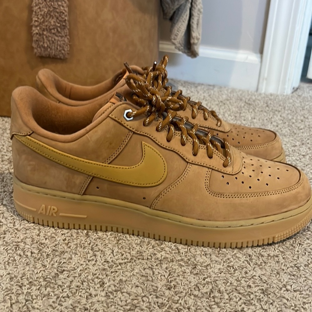 Men’s Nike forces
